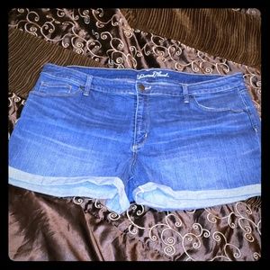 Plus size Universal Thread stretch jean shorts